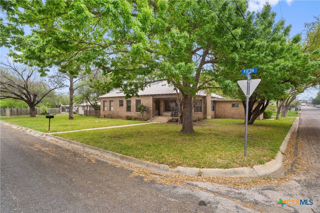 Lampasas, TX 76550,208 W 5th ST
