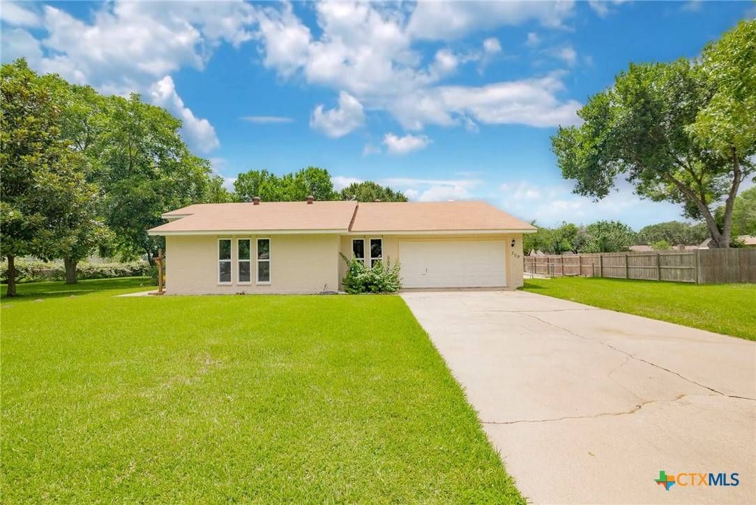 305 Berwick ST, Victoria, TX 77904