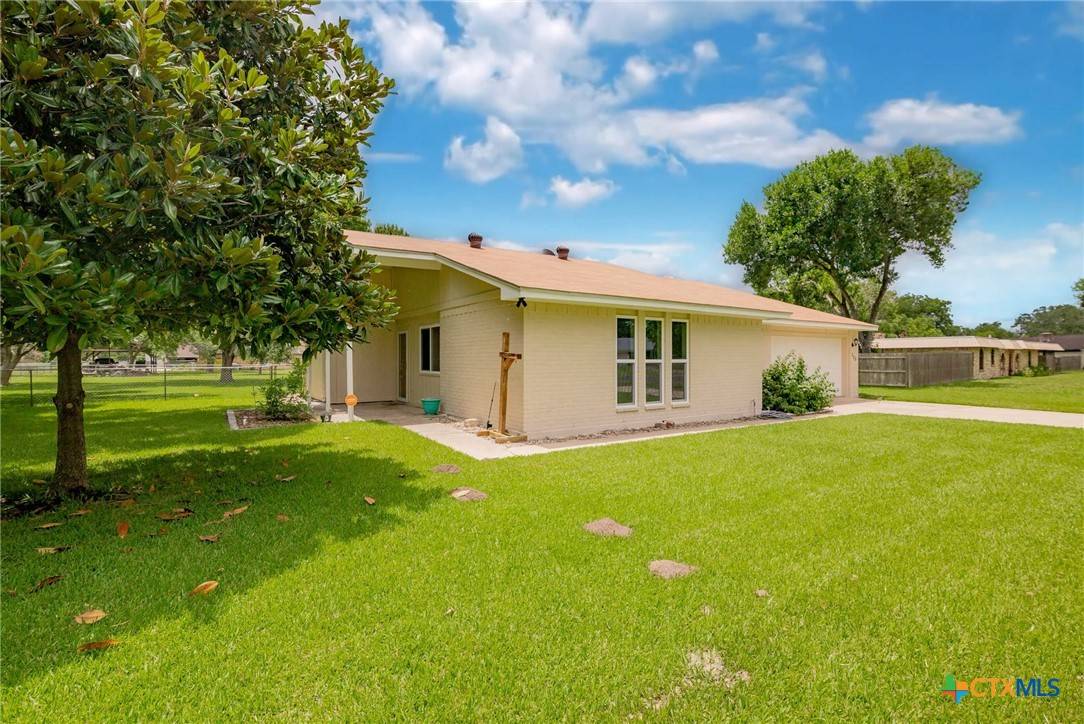 Victoria, TX 77904,305 Berwick ST