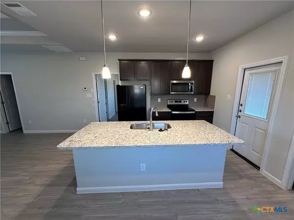 Seguin, TX 78155,810 E Baxter ST