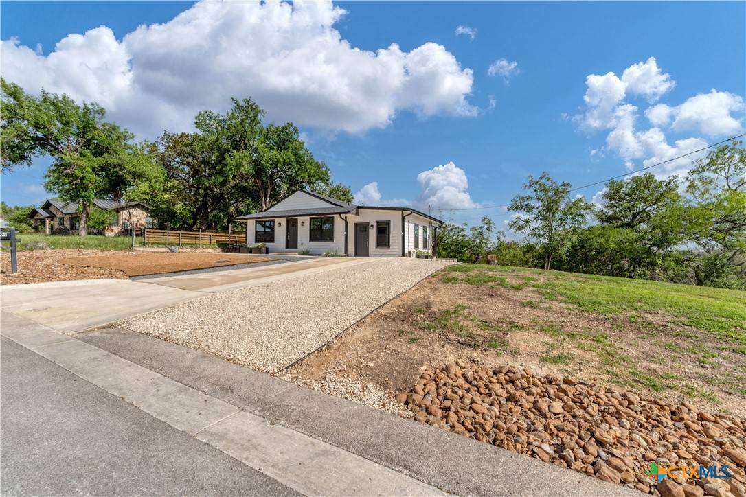 New Braunfels, TX 78130,594 E South ST