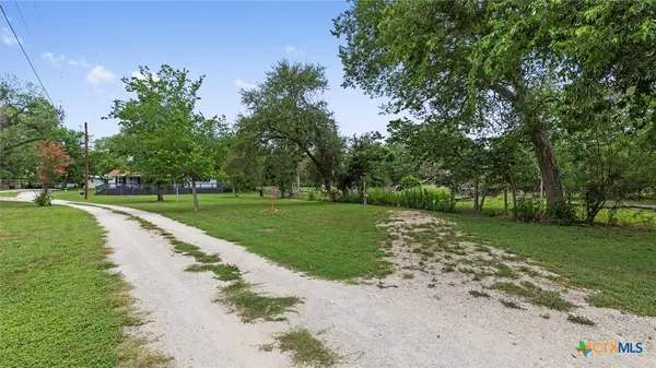 Mcqueeney, TX 78123,614 Woodcreek CIR