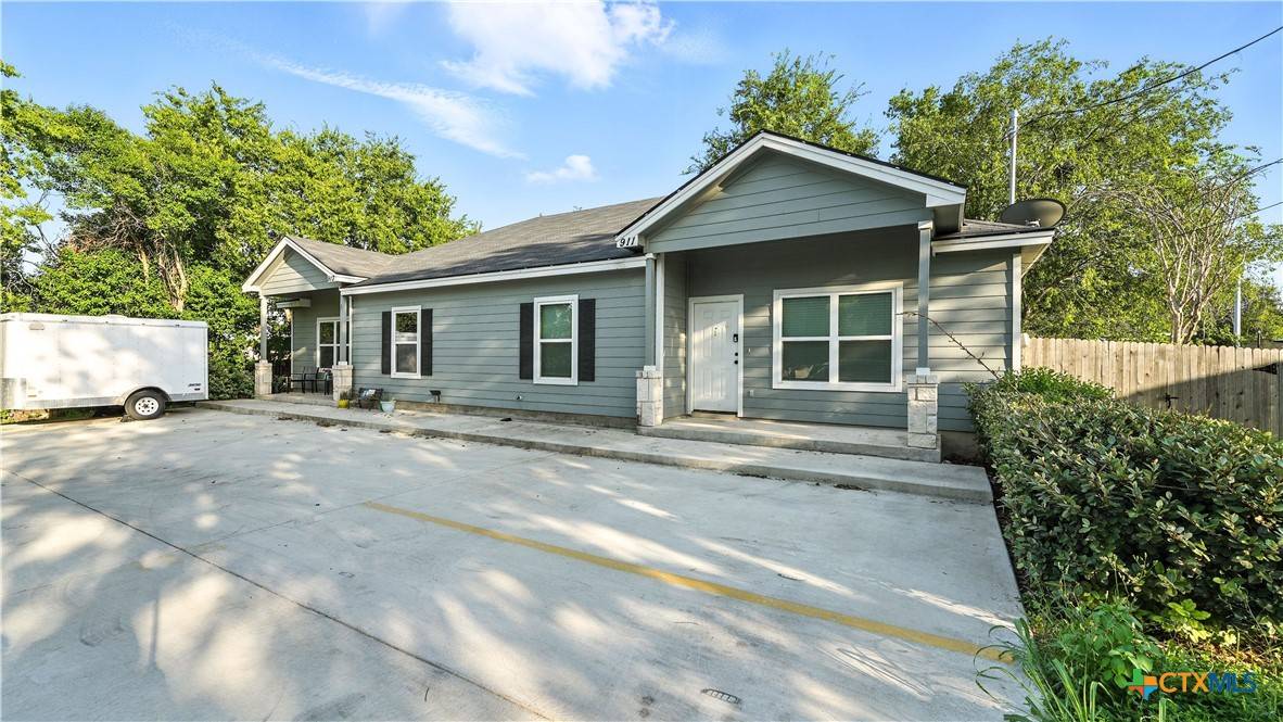 Seguin, TX 78155,911-913 E Seideman ST