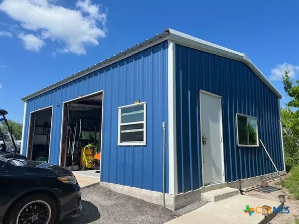 Kenedy, TX 78119,621 County Road 356