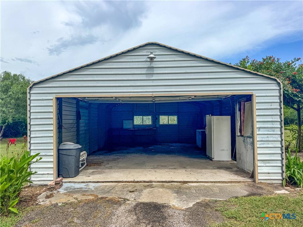Tivoli, TX 77990,147 Austwell RD
