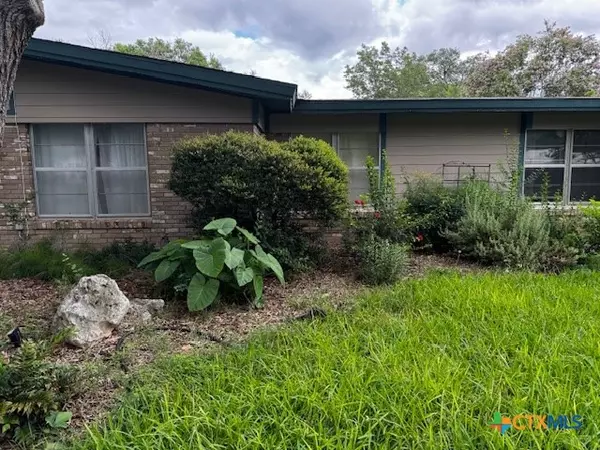 Seguin, TX 78155,1422 Mockingbird LN