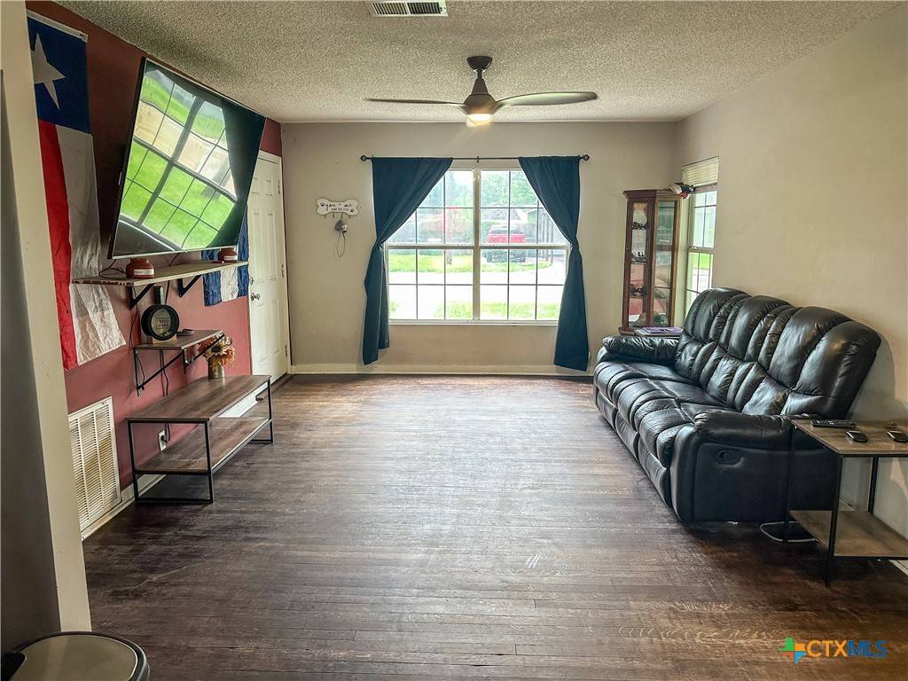 Victoria, TX 77901,2503 E Mistletoe AVE