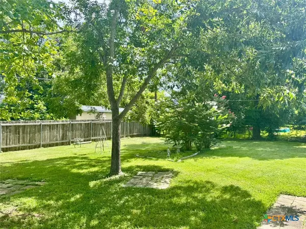 Victoria, TX 77901,2602 E Poplar AVE