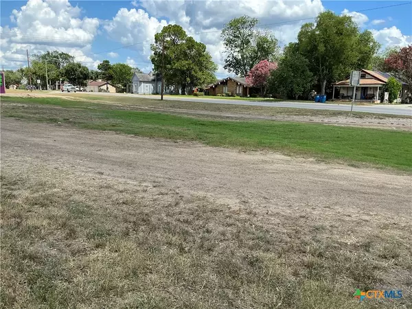 Nixon, TX 78140,606 E Central AVE