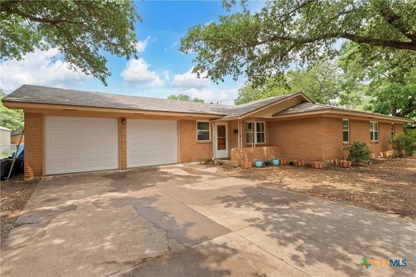 1305 W 3 A ST, Mcgregor, TX 76657