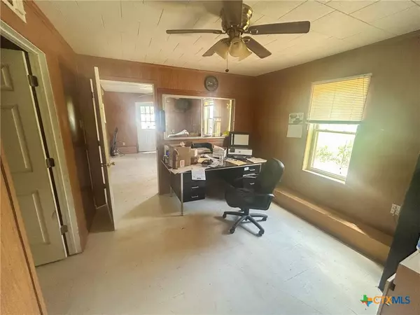 Mart, TX 76664,201 S Elm ST