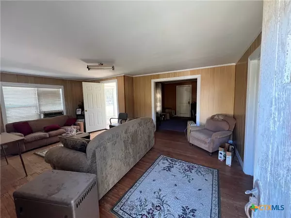 Calvert, TX 77837,304 W Burnett