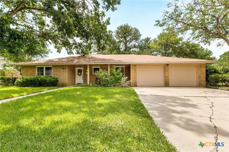 812 Merritt DR, Lockhart, TX 78644