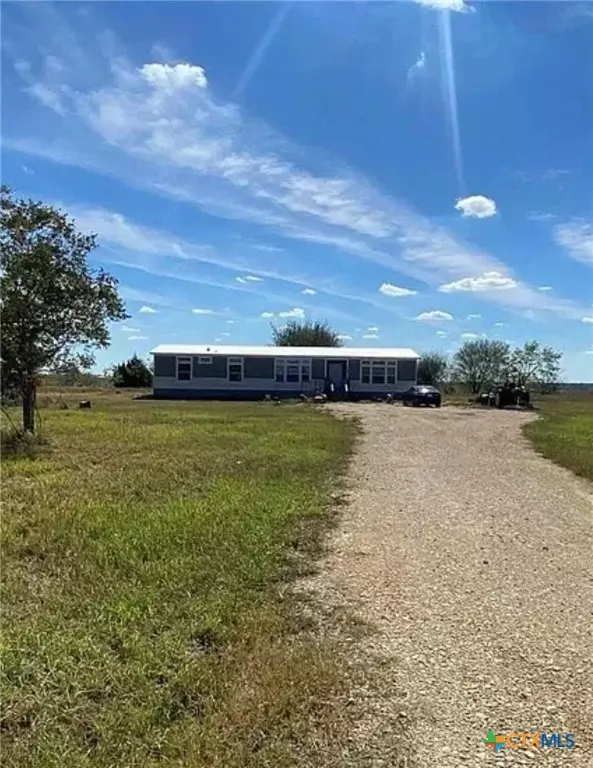 435 County Road 95d, Moulton, TX 77975