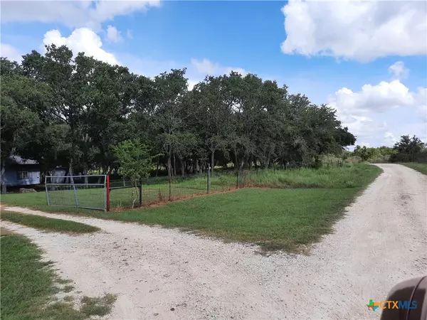 274 Kristine LN, Kingsbury, TX 78638