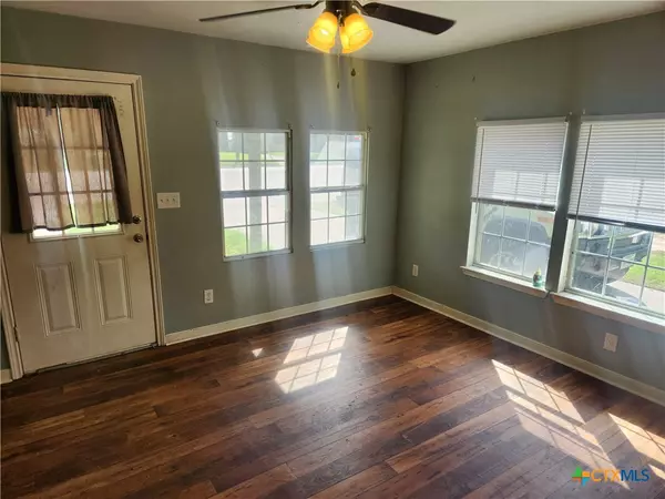 Shiner, TX 77984,210 S Avenue