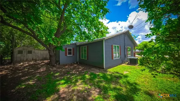 Bandera, TX 78003,406 7th ST