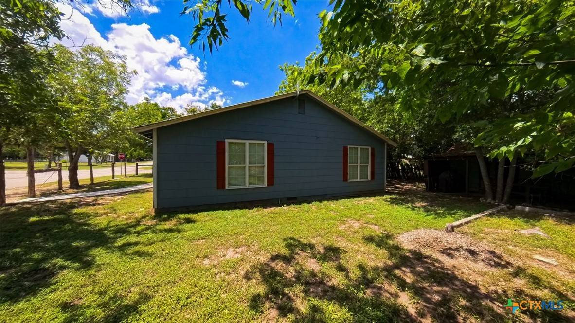 Bandera, TX 78003,406 7th ST