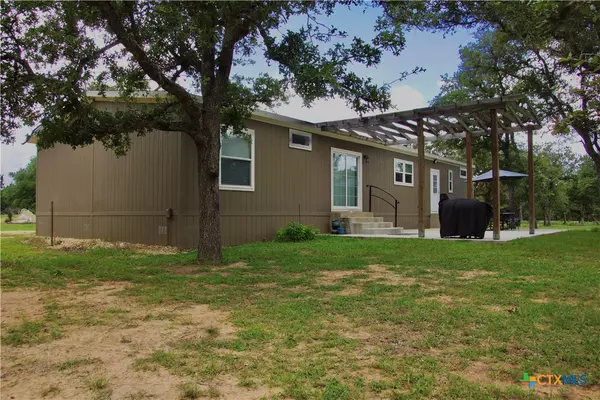 Hallettsville, TX 77964,5815 County Road 15