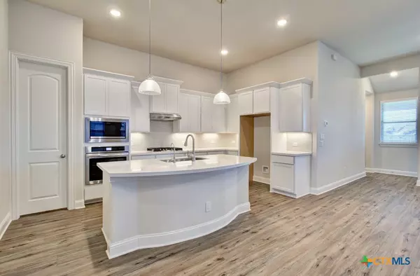 New Braunfels, TX 78132,734 Groudsel