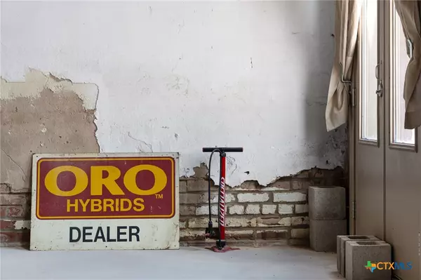 Bartlett, TX 76511,207 E Clark ST