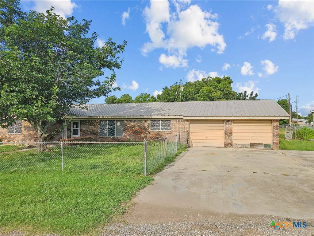 Evant, TX 76525,369 N Bell