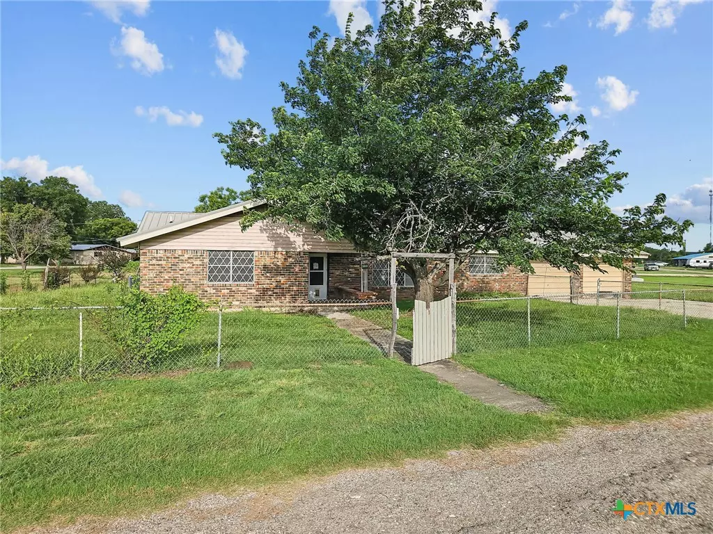 Evant, TX 76525,369 N Bell