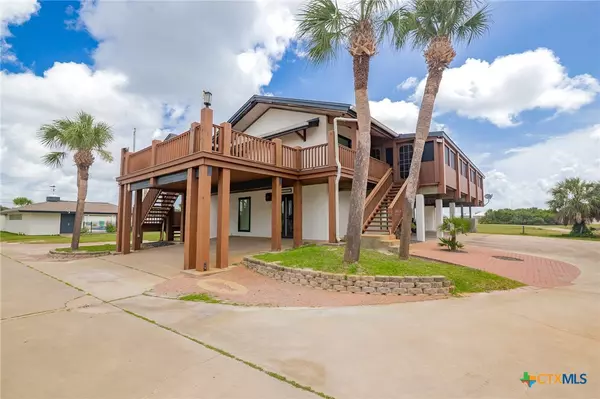 2133 W Maple ST, Port O'connor, TX 77982