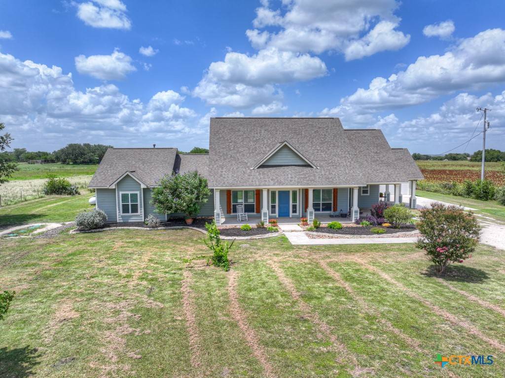 2048 E Martindale RD, Seguin, TX 78155