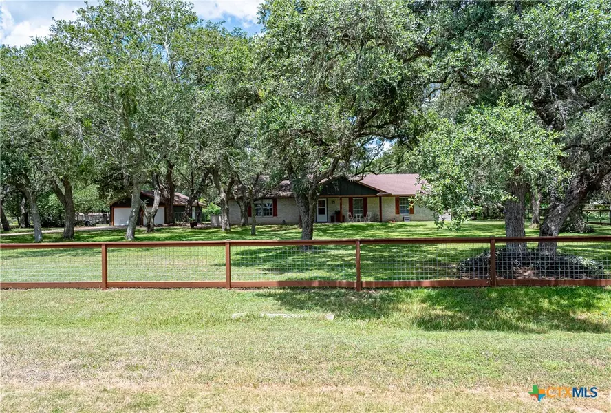188 Cavalry RD, Victoria, TX 77905