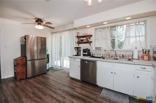 Victoria, TX 77904,706 Fern LN