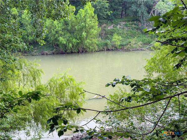 375 US Highway 87, Cuero, TX 77954