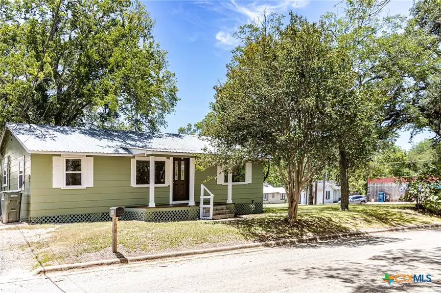 200 Bowie ST, Hallettsville, TX 77964