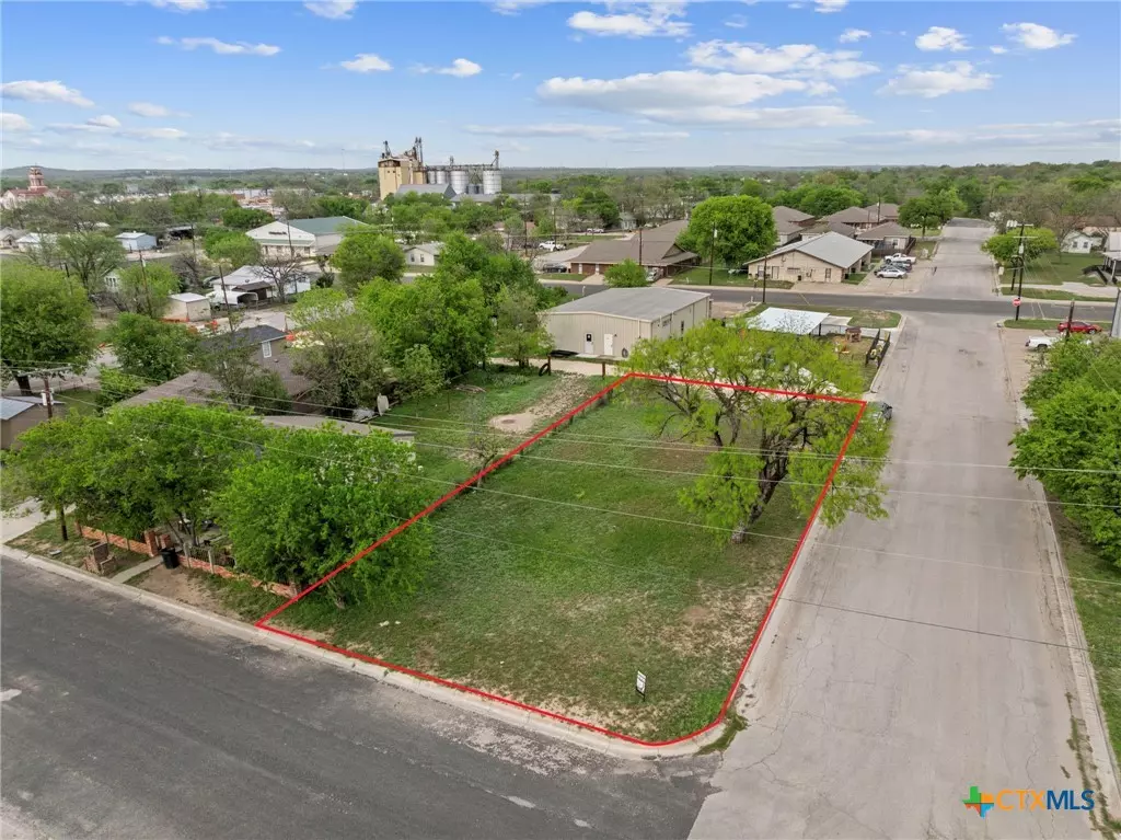 Lampasas, TX 76550,807 S Main ST