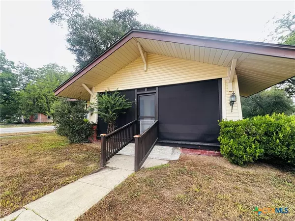 Shiner, TX 77984,421 N Avenue G
