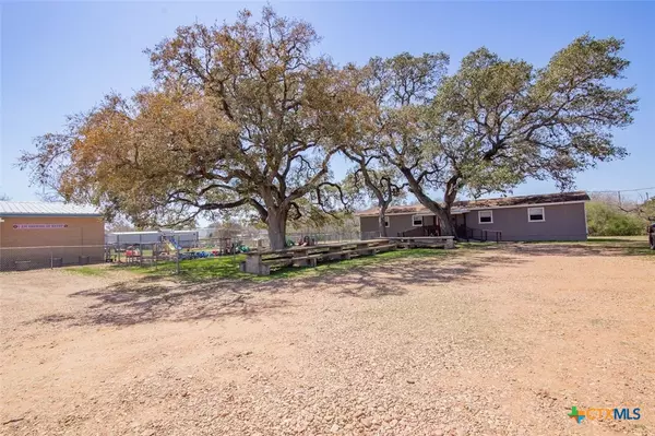 Goliad, TX 77963,229 N Fort ST