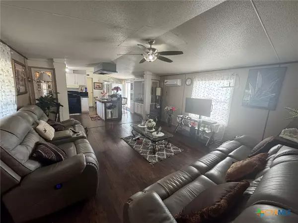 Seguin, TX 78155,109 Shawn LN
