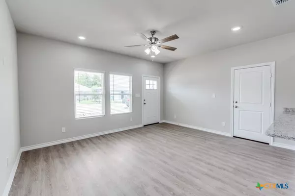Seguin, TX 78155,243 Mar Hill