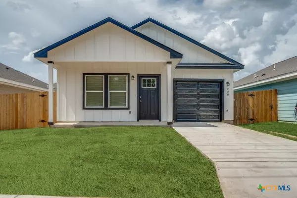 Seguin, TX 78155,228 W Martindale