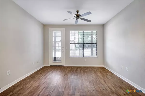 San Antonio, TX 78229,7342 Oak Manor DR #4107