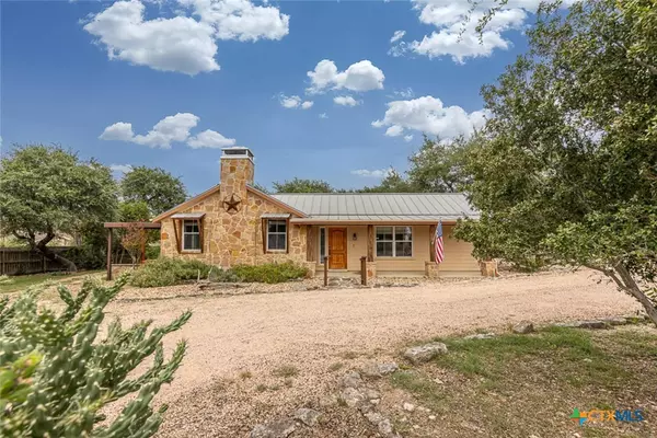 853 Crossbow DR, Canyon Lake, TX 78133