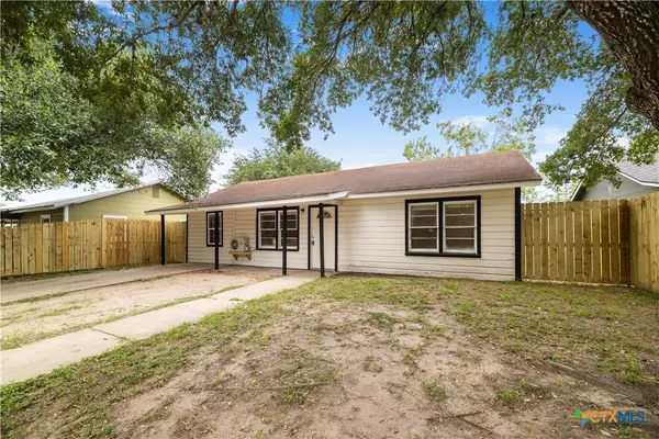 Cuero, TX 77954,205 E Johnson ST