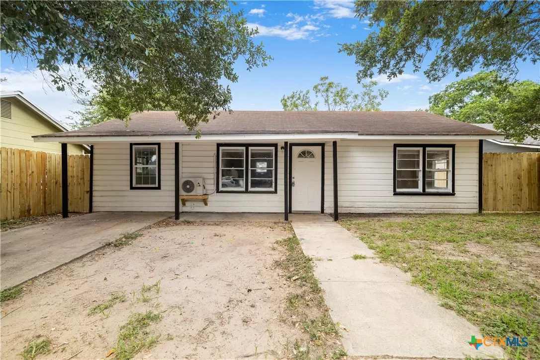 Cuero, TX 77954,205 E Johnson ST