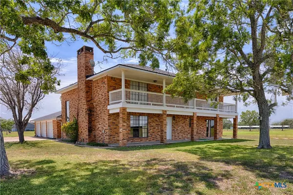 2745 Holub RD, Schulenburg, TX 78956