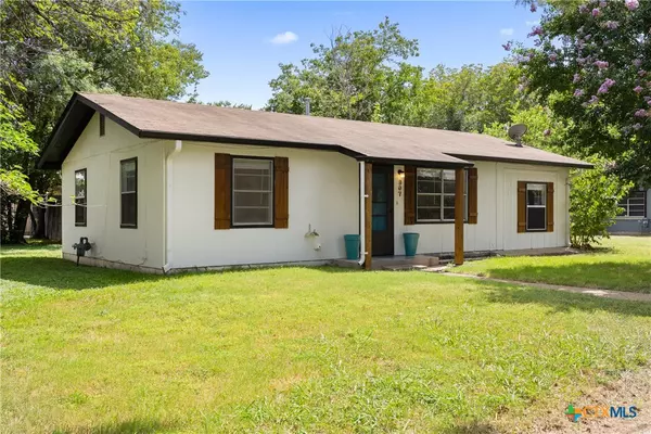 Fredericksburg, TX 78624,907 Apple ST