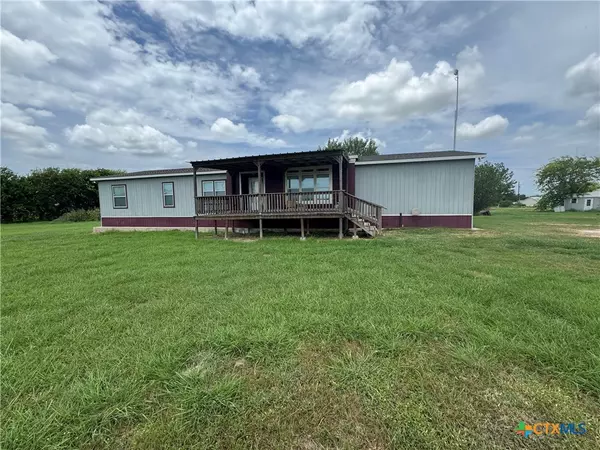 824 Gilbert RD, Edna, TX 77957