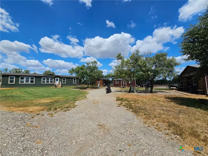 2438 Ralph Coughran Rd RD, Pleasanton, TX 78064