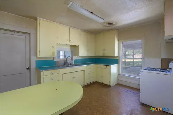Lampasas, TX 76550,908 Campbell ST