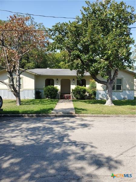826 N Bowie ST, Seguin, TX 78155