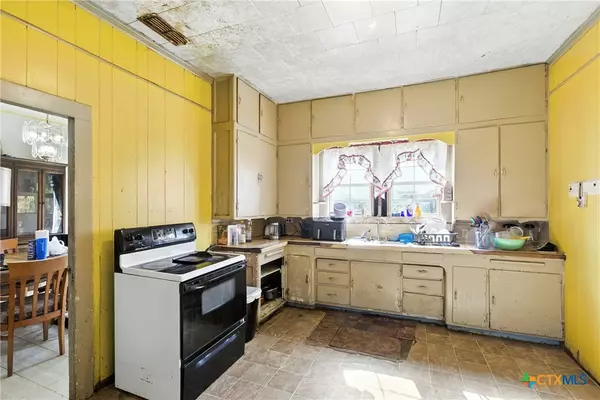 Giddings, TX 78942,497 W Austin ST